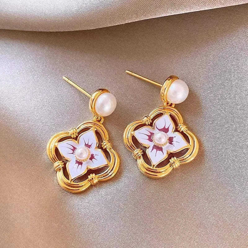 Shiny Flower Drop Earrings